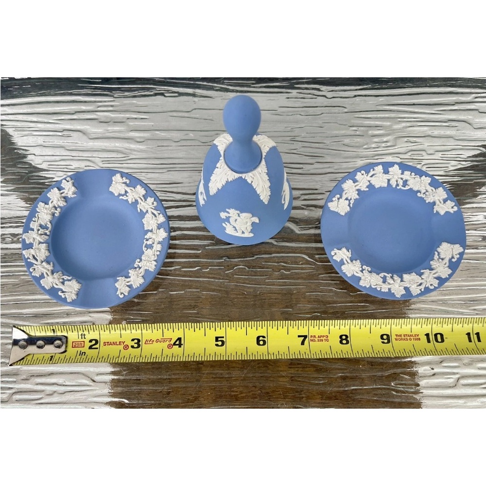 Lot‎ 3 Vintage MCM Wedgewood Blue Jasperware Ashtray & Bell England Stoneware